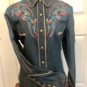 LADIES SCULLY FEATHERS & FLOWERS SHIRT